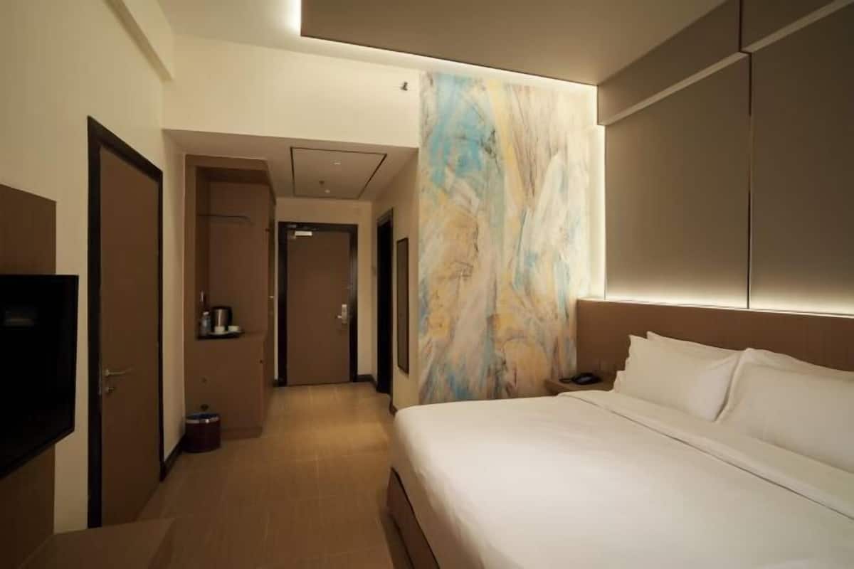 Soundproofing, iron/ironing board, free WiFi