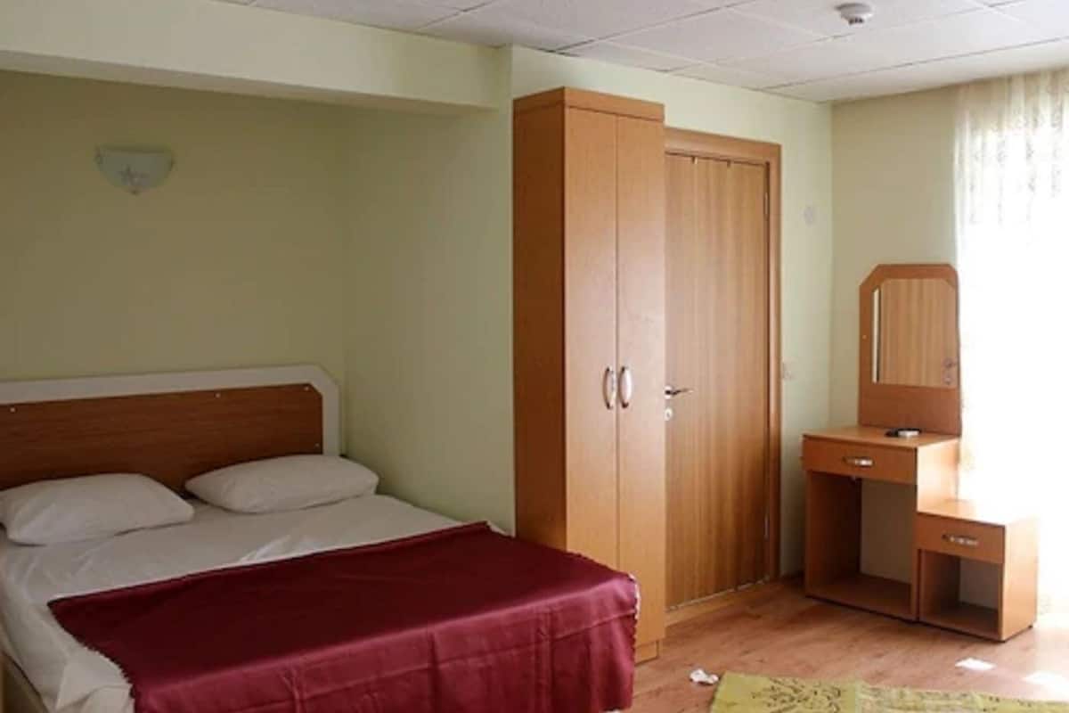 Classic Double Room | Minibar, in-room safe, desk, iron/ironing board (on request)