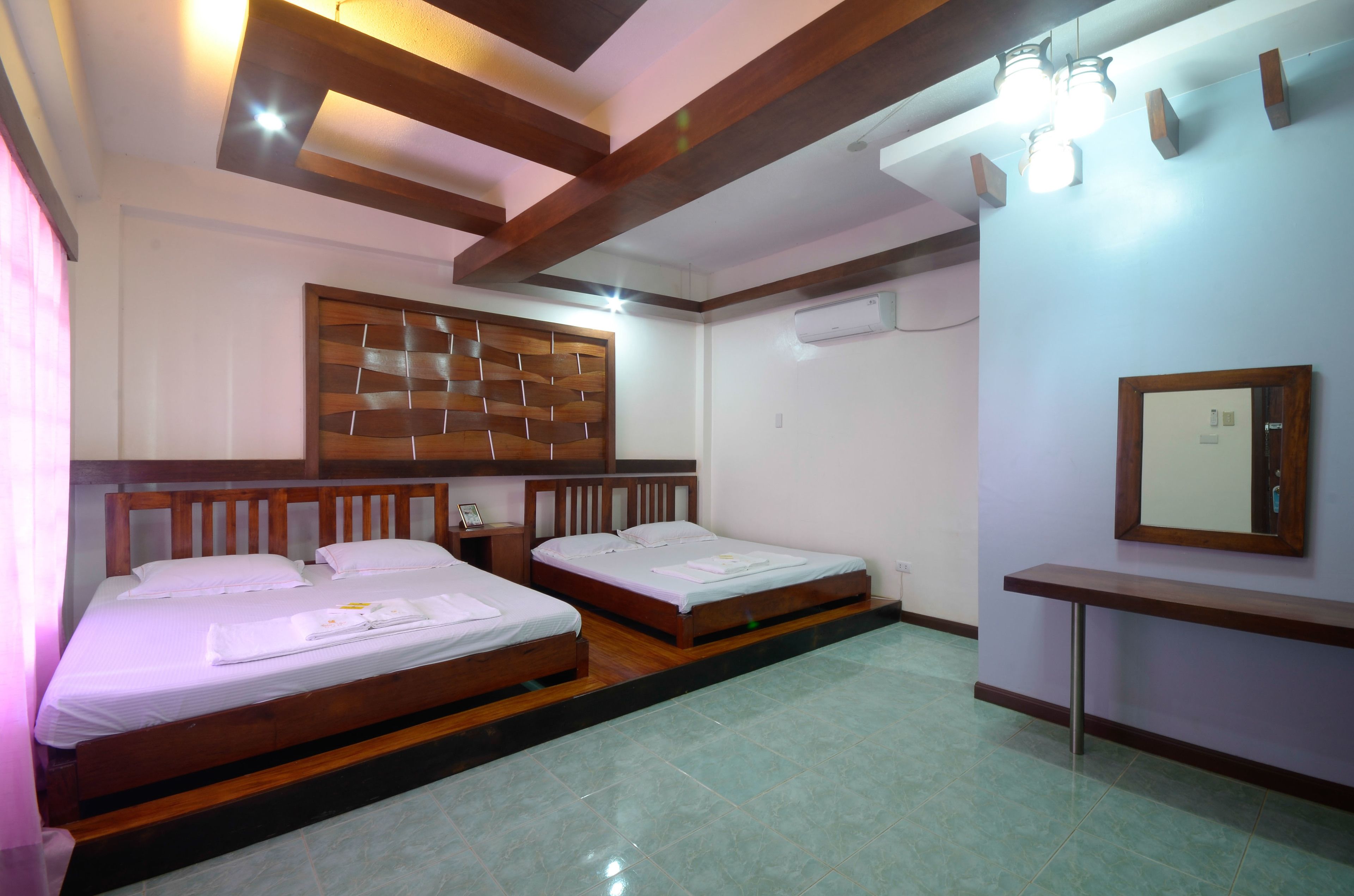 WiFi (free), bed sheets