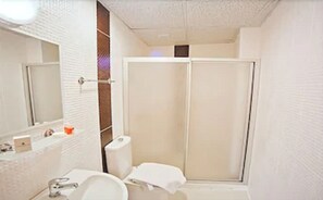 Dusche, Regendusche, kostenlose Toilettenartikel, Haartrockner