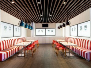 Lunch and dinner served, international cuisine - ibis Styles Jakarta Airport (Tangerang)