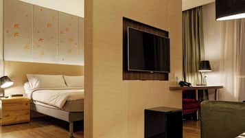 Suite Familiale, 1 lit double | Coffres-forts dans les chambres, bureau