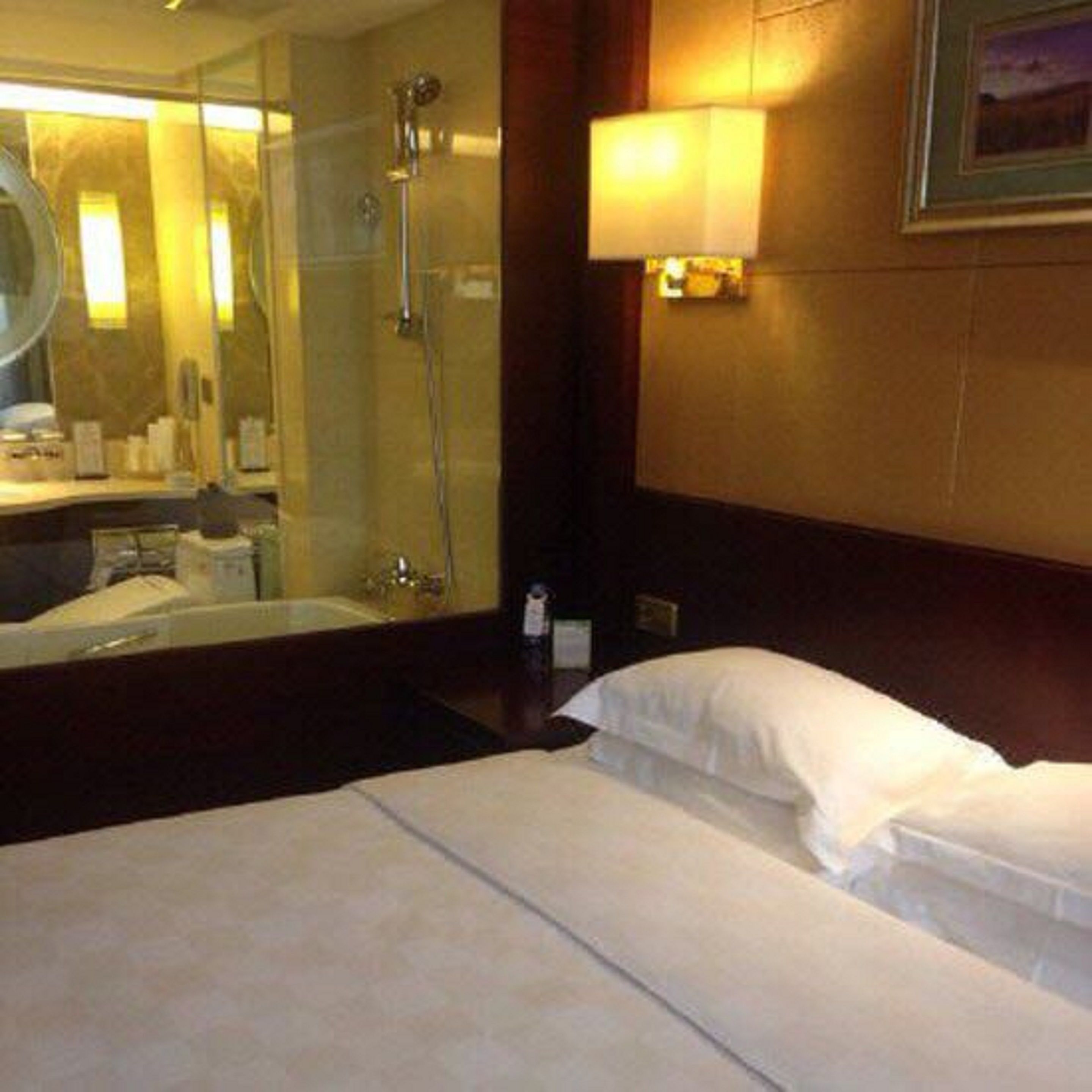 business king room  | down duvets, in-room safe, desk, blackout curtains