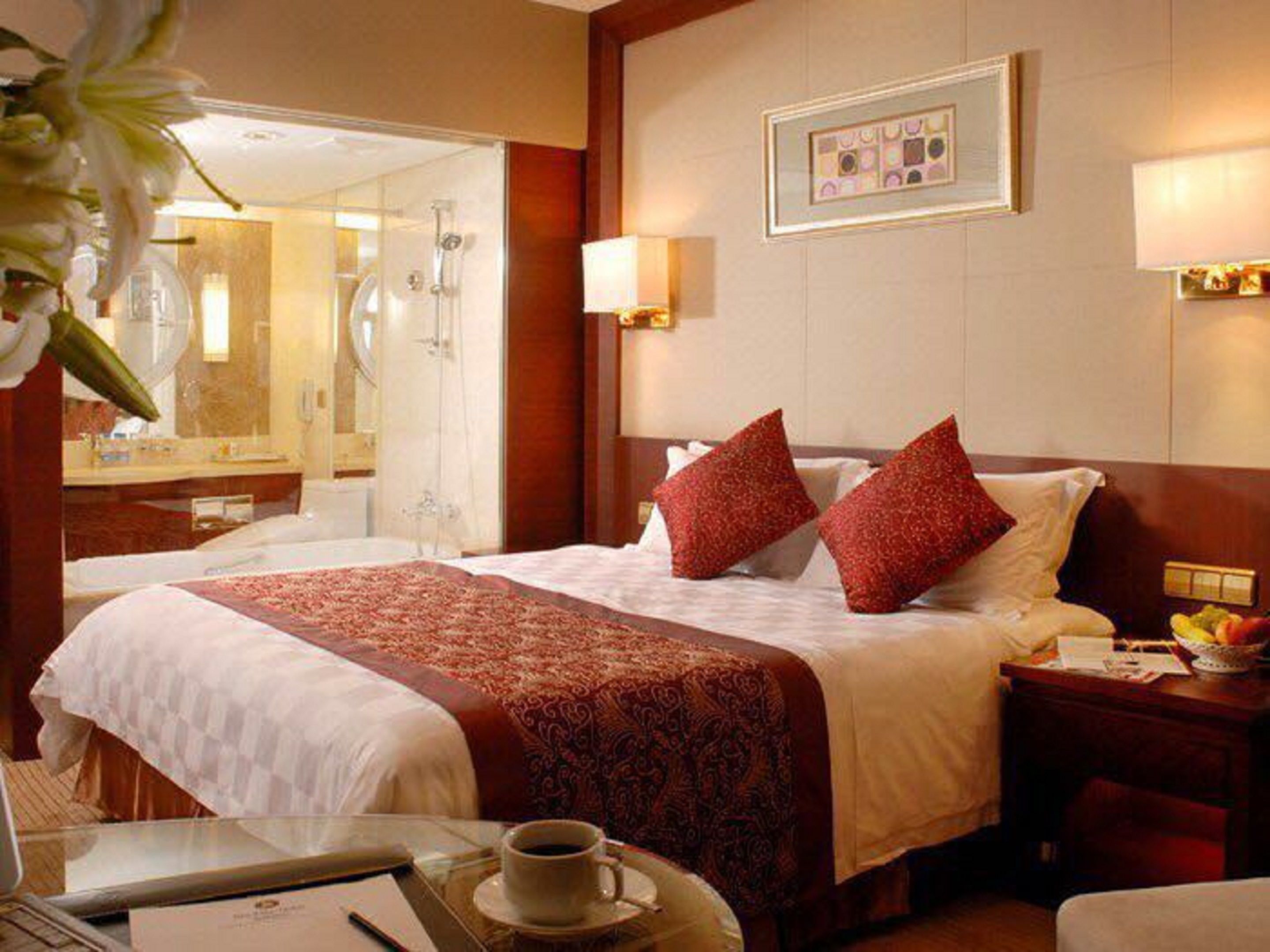 business king room  | down duvets, in-room safe, desk, blackout curtains