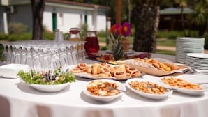 Outdoor banquet area - Hotel Acquario (Vasto)