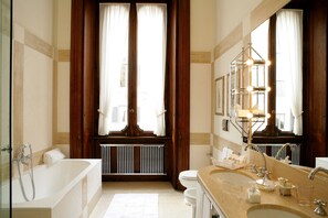 Free toiletries, hair dryer, bathrobes, slippers - Villa Spalletti Trivelli (Rome)