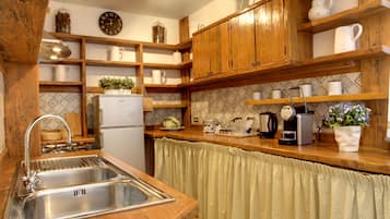 Suite, patio, dans les dépendances | Cuisine privée