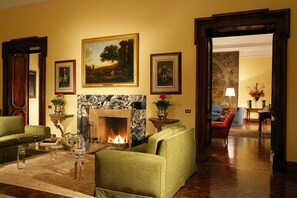 Coin salon dans le hall