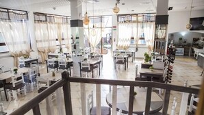 Shower, free toiletries, hair dryer, bidet - Hotel Eden (Toscolano Maderno)