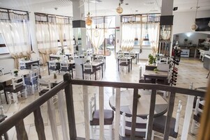 Shower, free toiletries, hair dryer, bidet