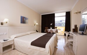 Cofres nos quartos, escrivaninha, berços (sobretaxa)