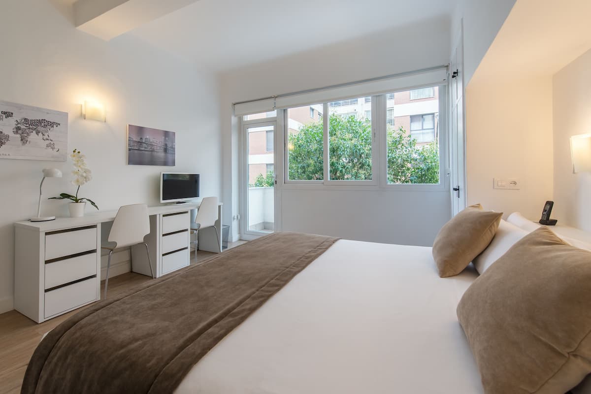 Superior Double Room, Balcony | Premium bedding, down duvets, individually furnished, desk