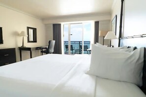 Luxury Studio, 1 King Bed, Kitchenette, Ocean View | Premium bedding, pillow-top beds, in-room safe, individually decorated - Private Residences at the Atlantic Resort and Spa (Fort Lauderdale)