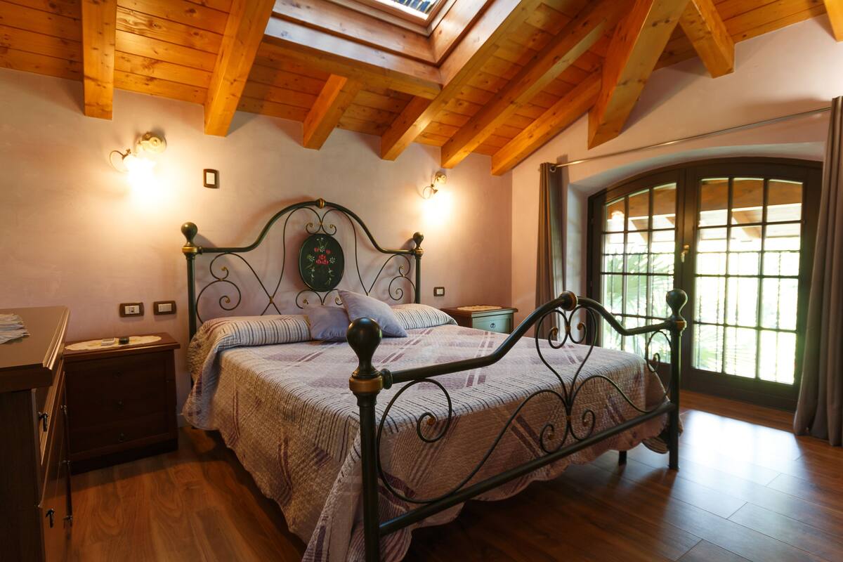 Standard Double Room, Private Bathroom | Cribs (free), rollaway beds (surcharge), WiFi (free)