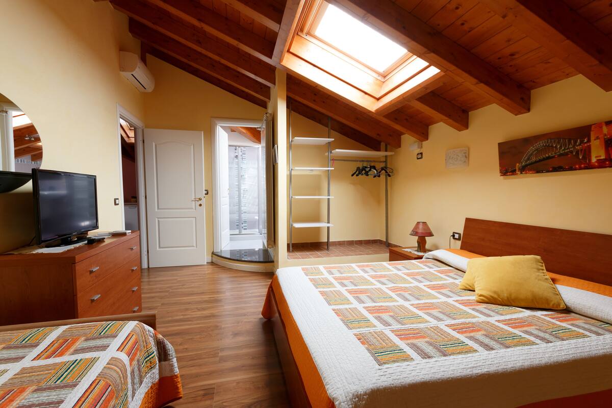 Standard Triple Room (Camera Tripla) | Cribs (free), rollaway beds (surcharge), WiFi (free)