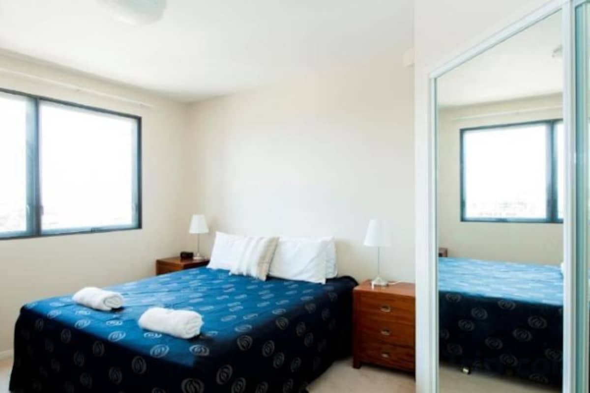 Two-Bedroom Apartment with 2 Queen Beds