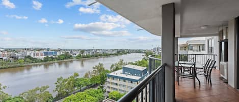 Three Bedroom Apartment | Vue sur lâeau
