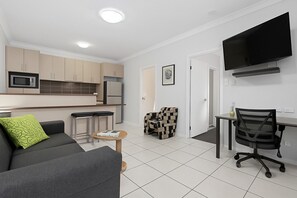 Living area - Emerald Inn by Travellers (Emerald)