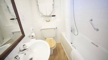 Superior Double Room | Bathroom | Combined shower/bathtub, free toiletries, hair dryer, towels
