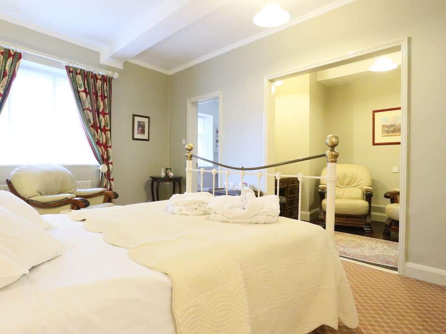 Iron/ironing board, free WiFi