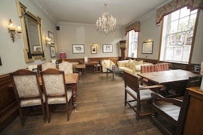 Bar (in der Unterkunft)