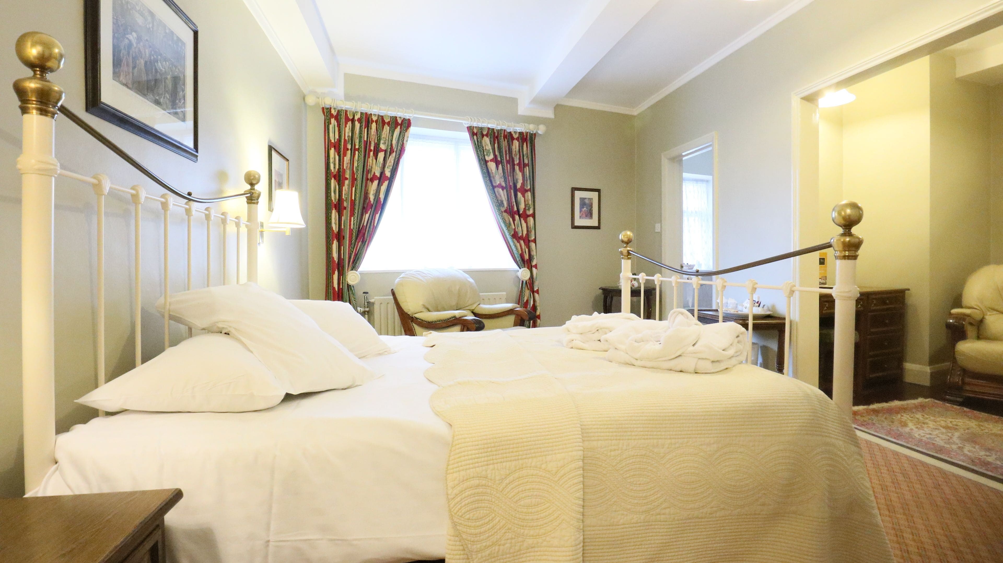 Denensis Suite  | Tabla de planchar con plancha y wifi gratis