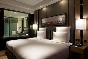 迷你吧、客房内保险箱、办公桌、熨斗/熨衣板