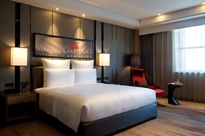 Frigobar, cofres nos quartos, escrivaninha