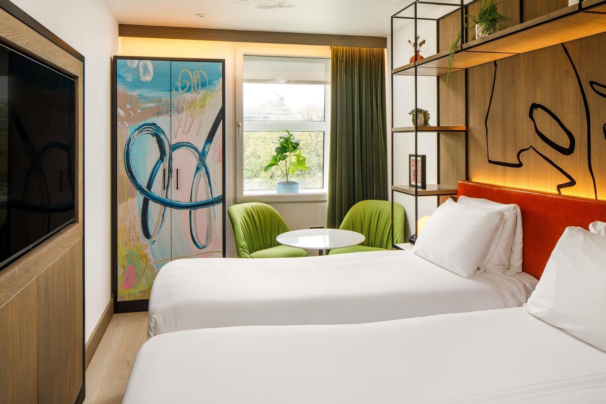 Room, 2 Twin Beds (The Duet) | In-room safe, desk, soundproofing, iron/ironing board