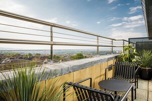 Oda, 1 Çift Kişilik Yatak (The Works) | Odada kasa, masa, ses yalıtımı, ütü/ütü masası 