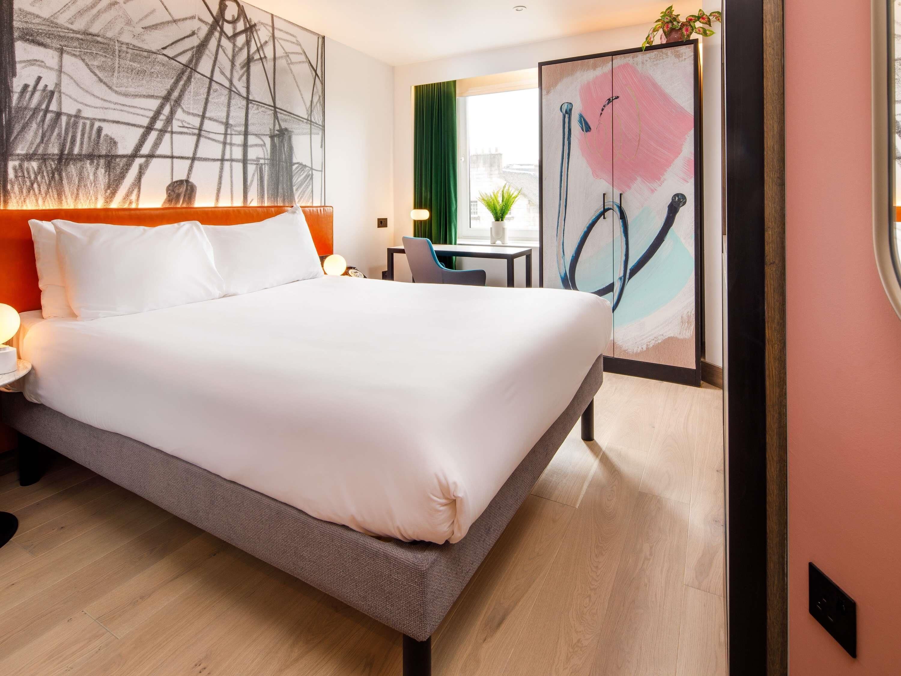 Room, 1 Double Bed (The Queen) | In-room safe, desk, soundproofing, iron/ironing board