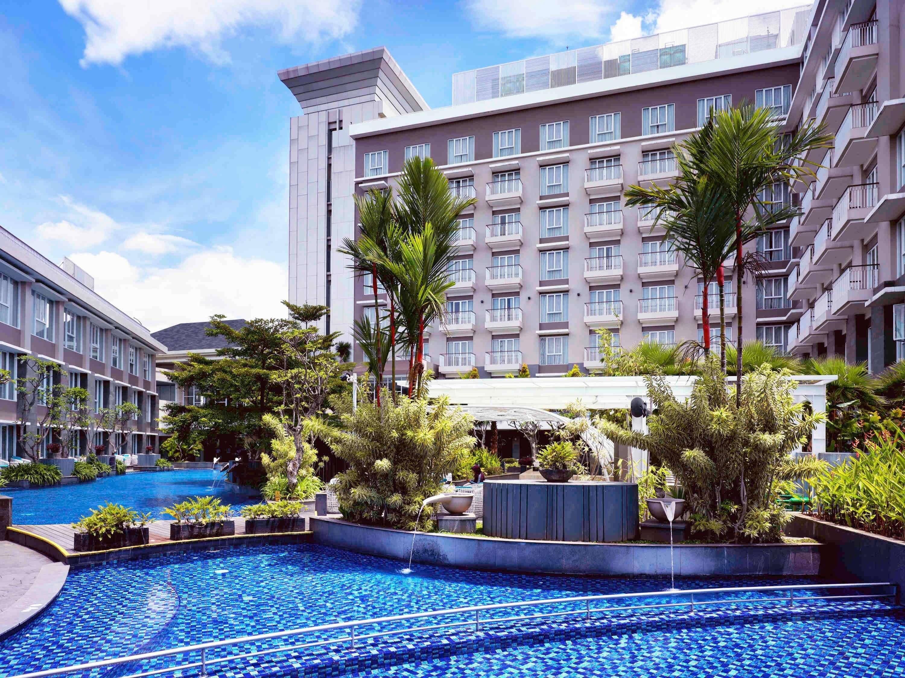 Outdoor pool, sun loungers