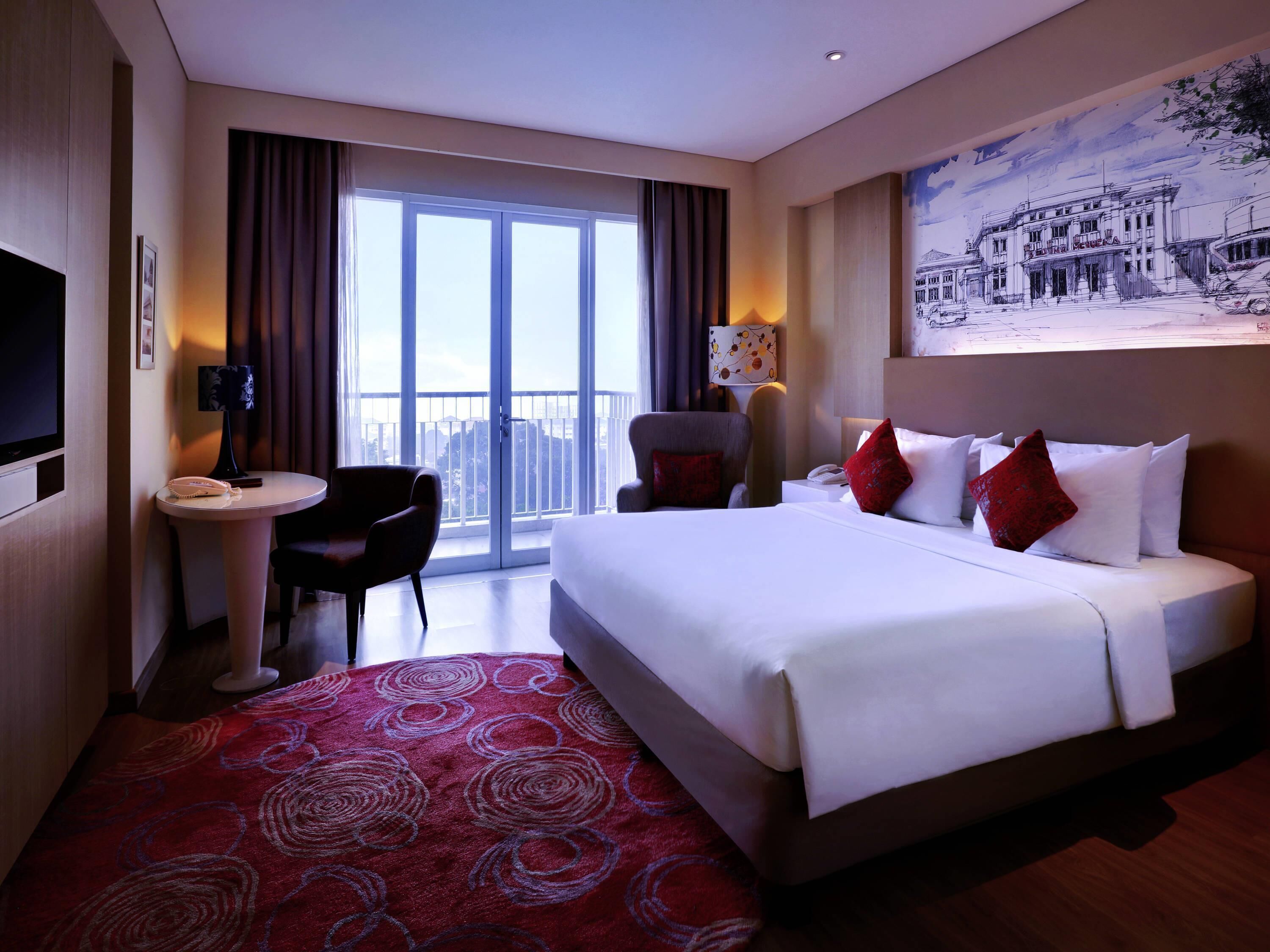 In-room safe, desk, laptop workspace, soundproofing