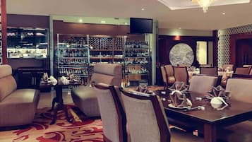 2 restaurants, breakfast, lunch, dinner served; international cuisine