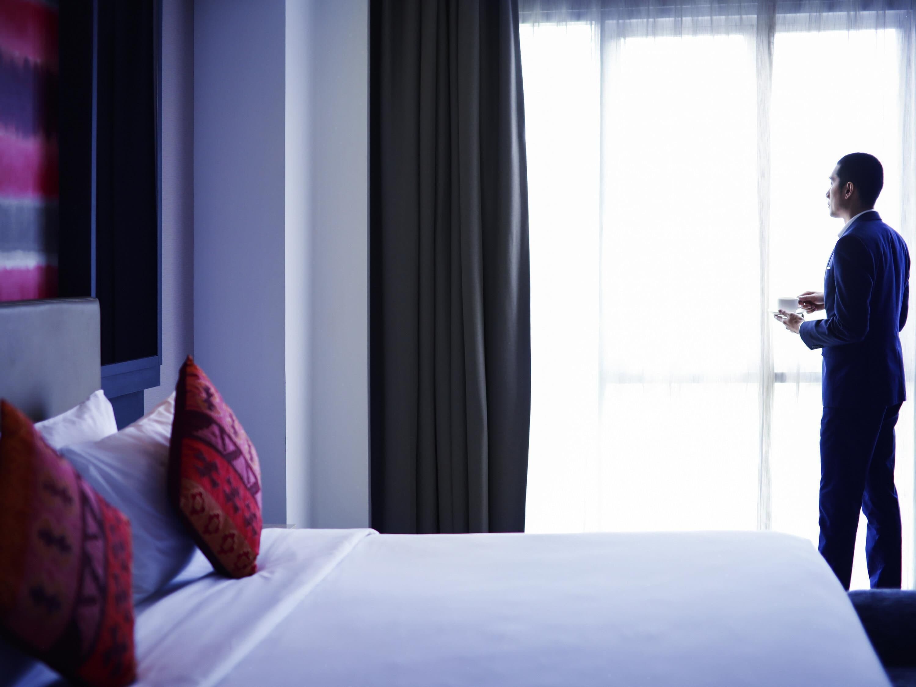 Suite Junior, 1 Tempat Tidur Double | Brankas, meja kerja, ruang kerja ramah laptop, dan kedap suara