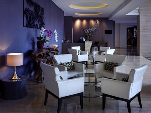 2 bars/lounges, poolside bar