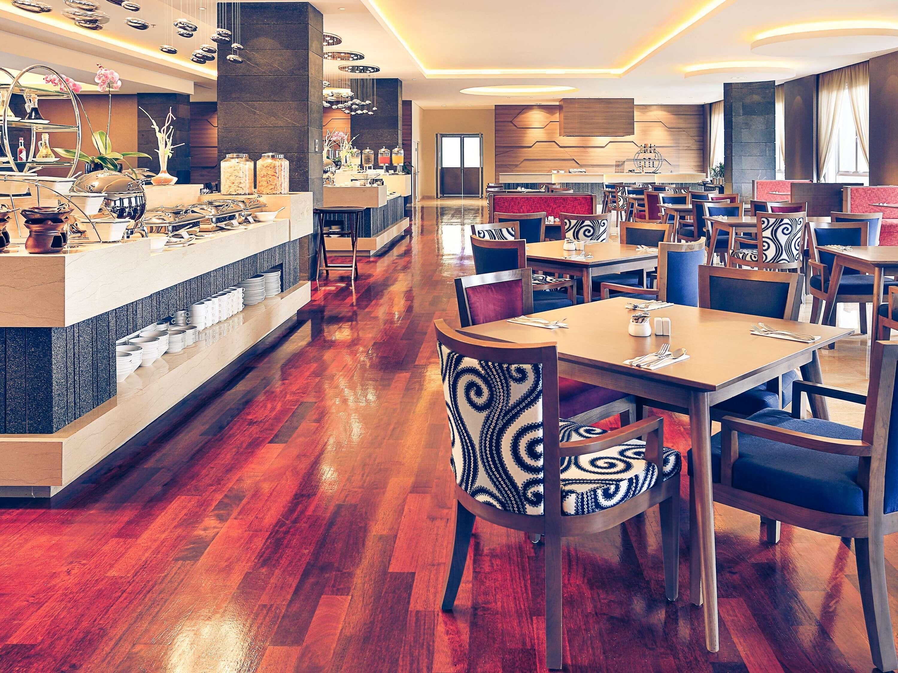 Daily cooked-to-order breakfast (IDR 250000 per person)