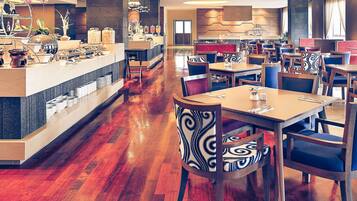 Daily cooked-to-order breakfast (IDR 250000 per person)