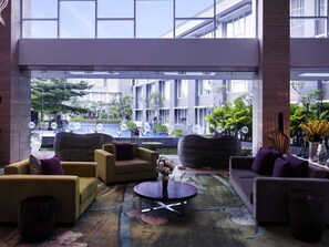 2 bars/lounges, poolside bar