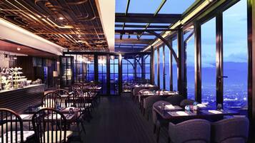 2 bars/lounges, poolside bar