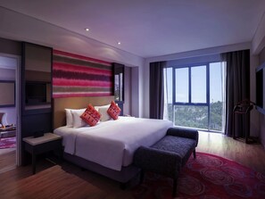 Executive Suite | In-room safe, desk, laptop workspace, soundproofing - Grand Mercure Bandung Setiabudi (Bandung)