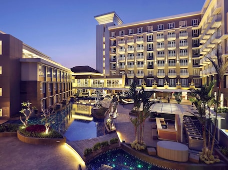 Diverse. Grand Mercure Bandung Setiabudi