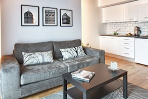 Studio | Living area | 40-inch Smart TV with satellite channels, TV