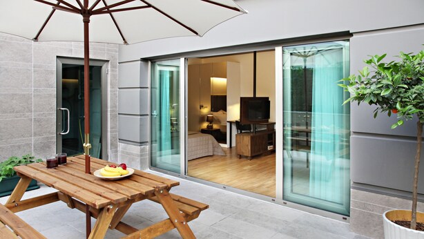 Studio with Garden View | Terrace/patio