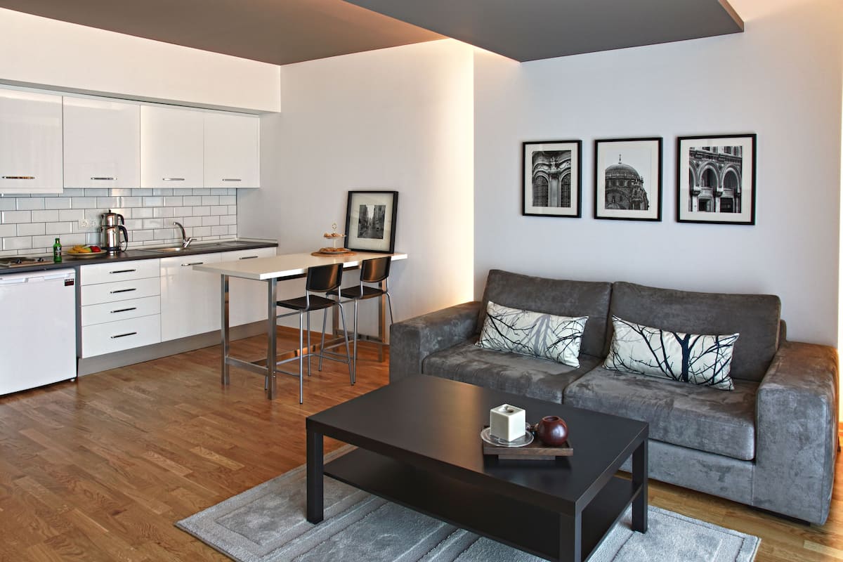 Superior Room | Living area | 40-inch Smart TV with satellite channels, TV