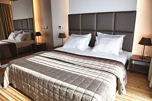 Premium bedding, in-room safe, desk, laptop workspace - Apartman Istanbul (Istanbul)