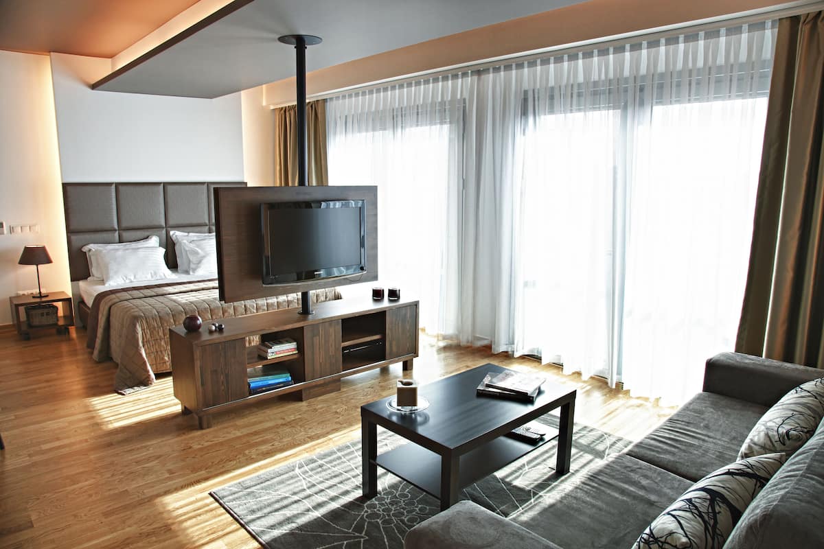 Studio | Living area | 40-inch Smart TV with satellite channels, TV