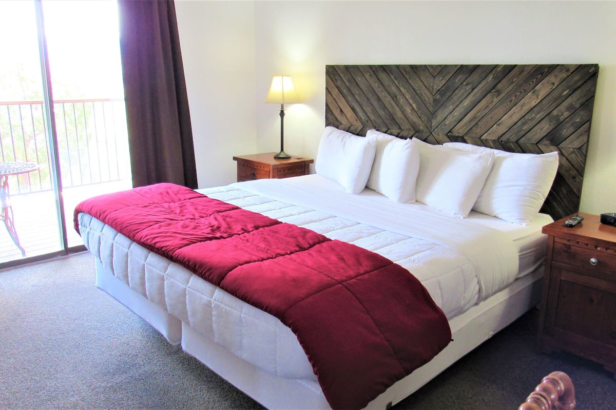 Free WiFi, bed sheets, alarm clocks
