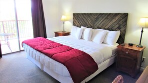 Free WiFi, bed sheets, alarm clocks - High Sierra Condominium (Ruidoso)