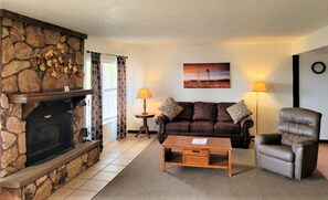 TV, fireplace, ping pong - High Sierra Condominium (Ruidoso)